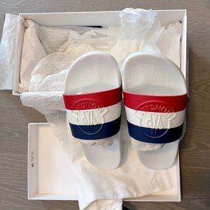 Moncler Pool Slides sz 43